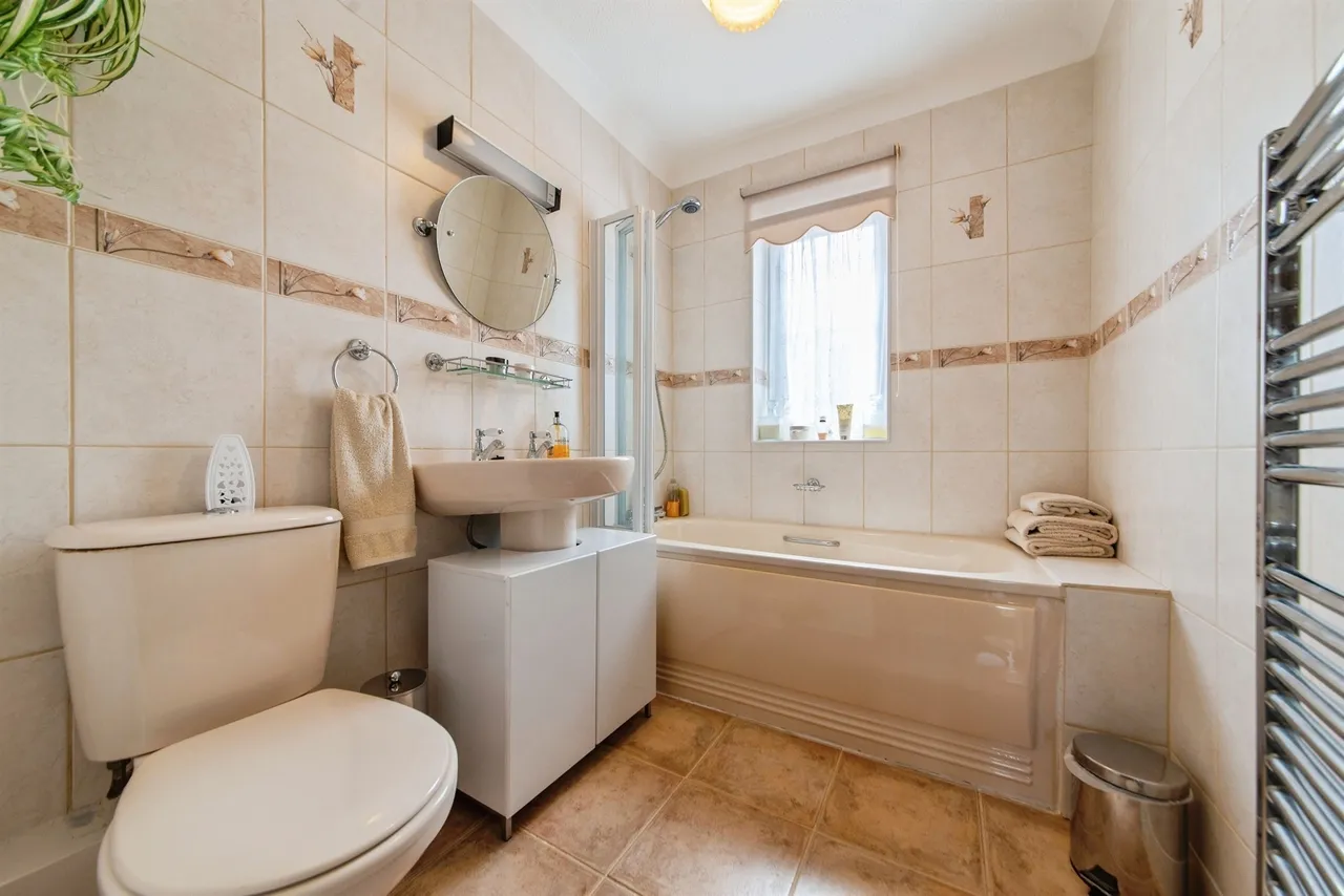 Larch Close, Bourne, PE10, photo 9