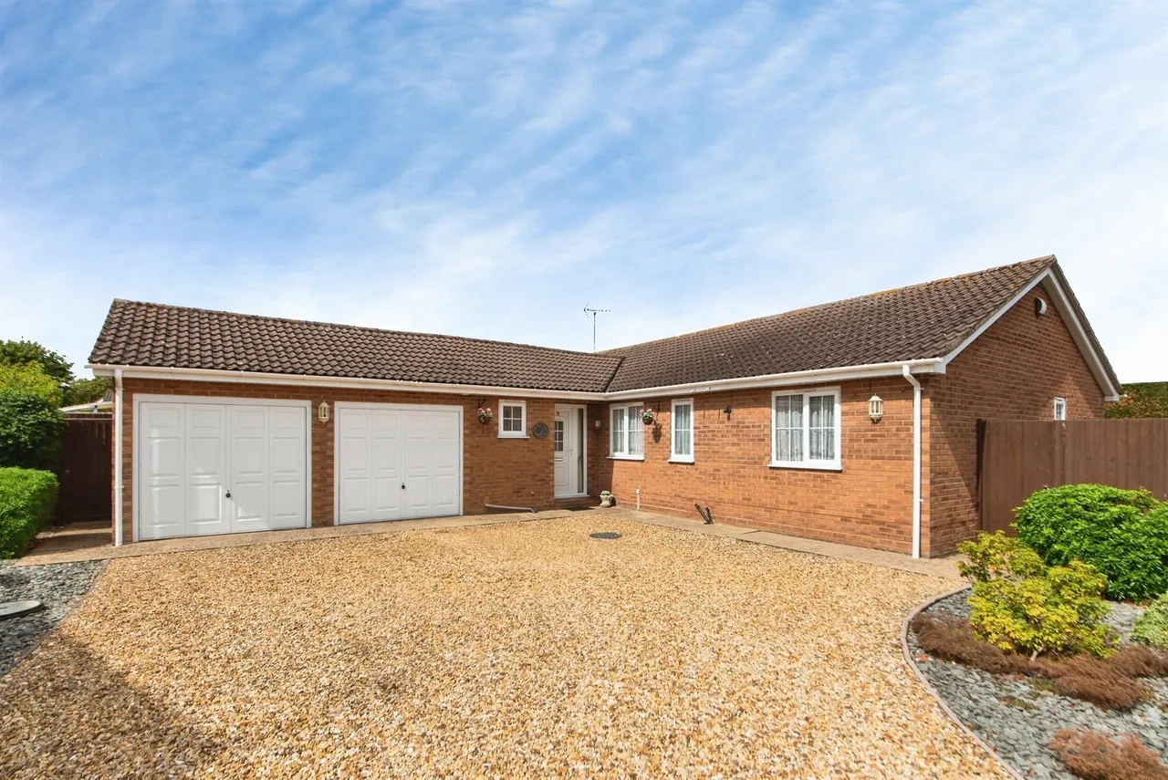 Larch Close, Bourne, PE10, photo 14