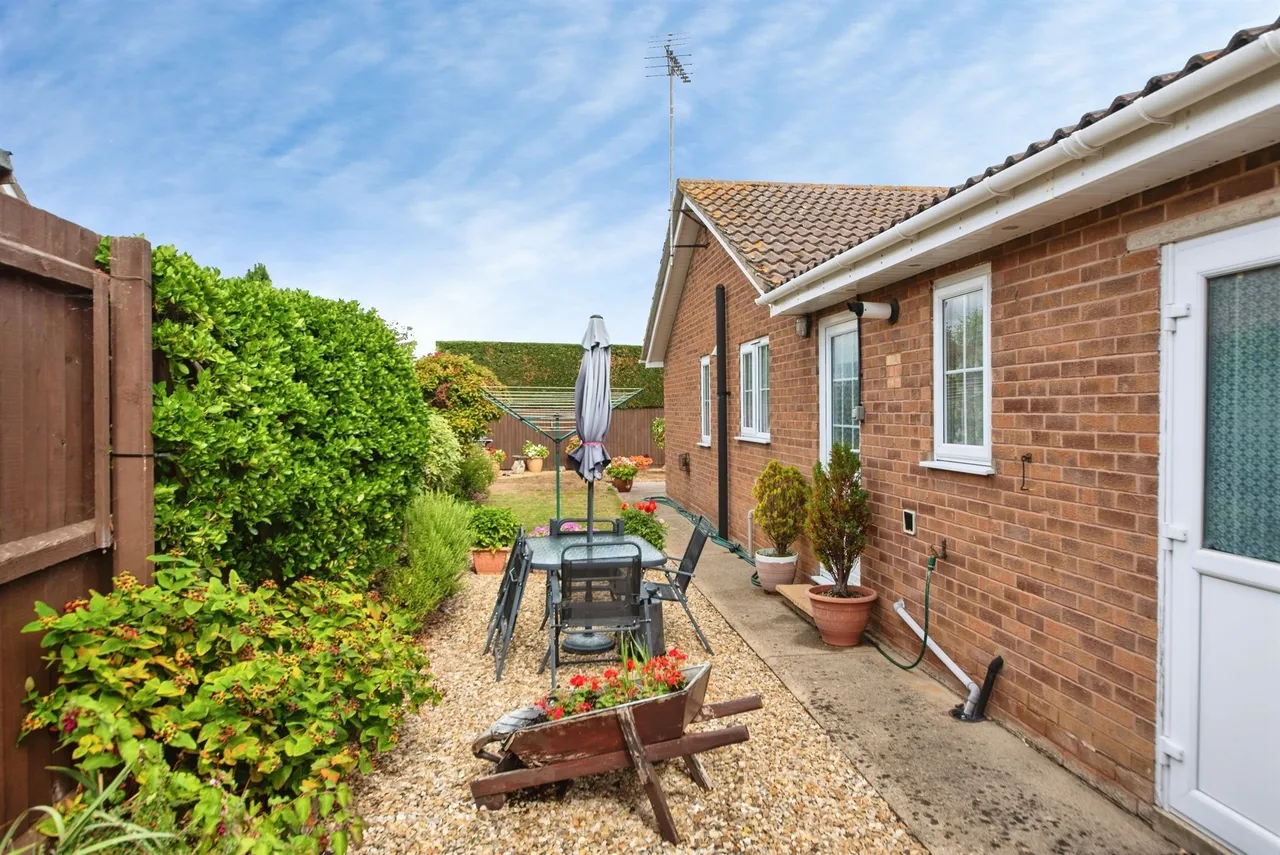 Larch Close, Bourne, PE10, photo 15