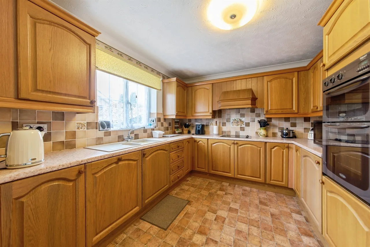Larch Close, Bourne, PE10, photo 4
