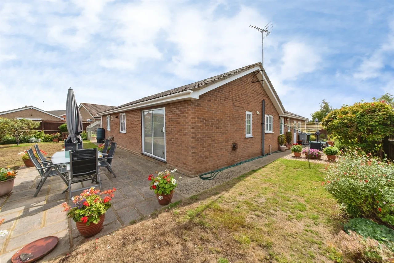 Larch Close, Bourne, PE10, photo 12