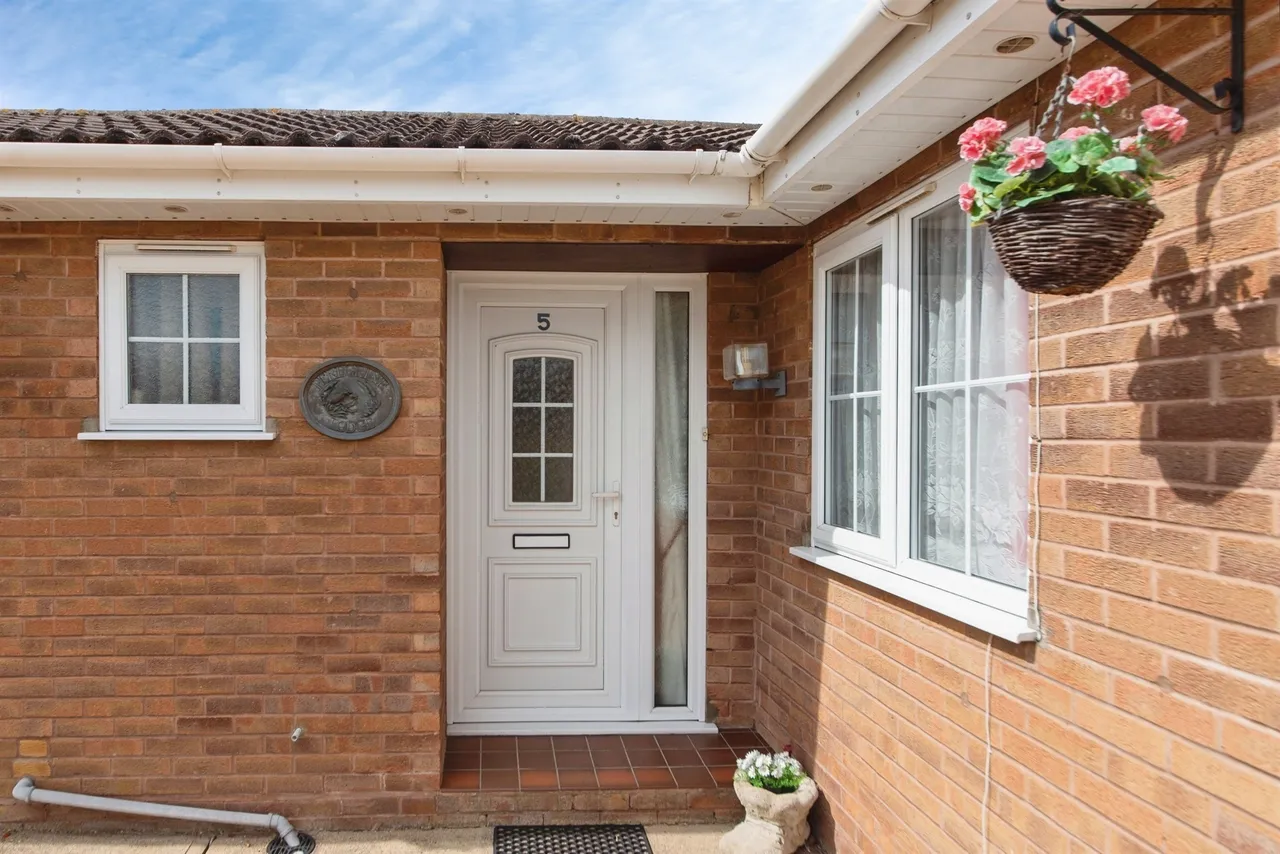 Larch Close, Bourne, PE10, photo 16