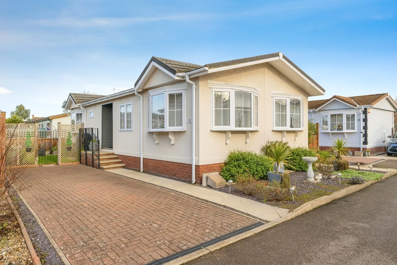 2 bed park home for sale — Appletree Close, Attleborough