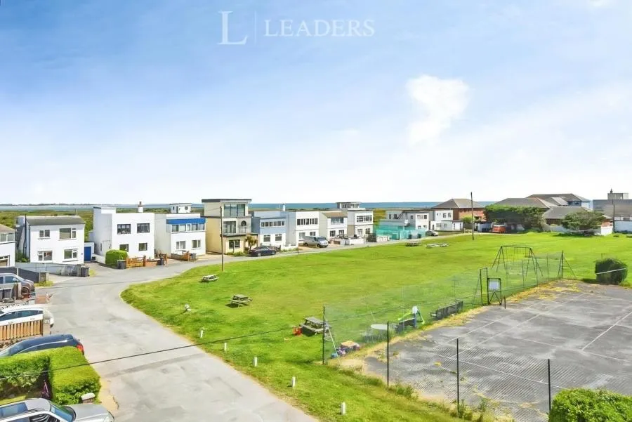 Sandy Beach Estate, Hayling Island, PO11, photo 3