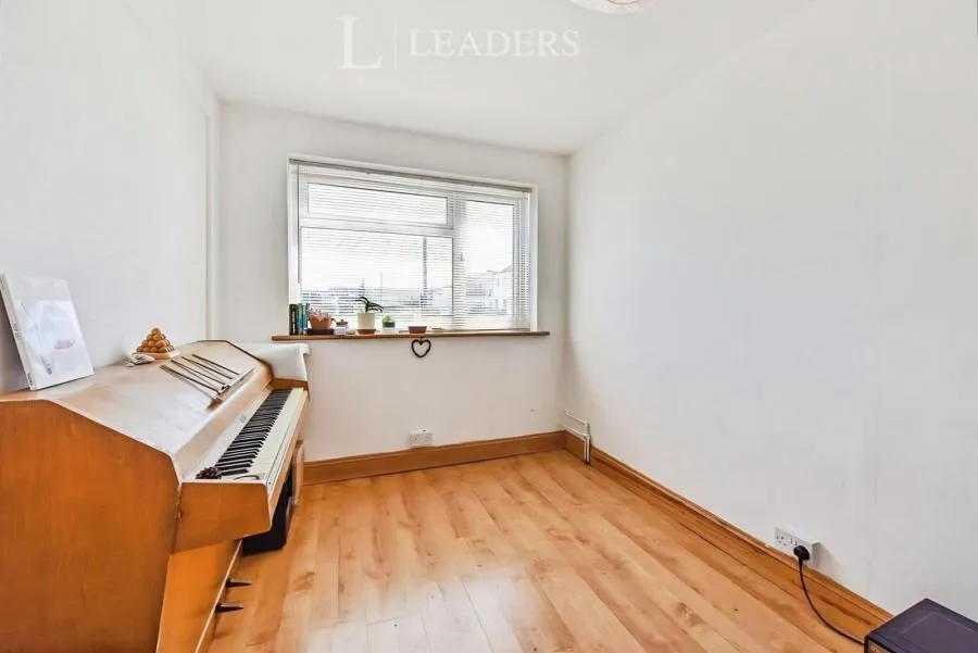 Sandy Beach Estate, Hayling Island, PO11, photo 8