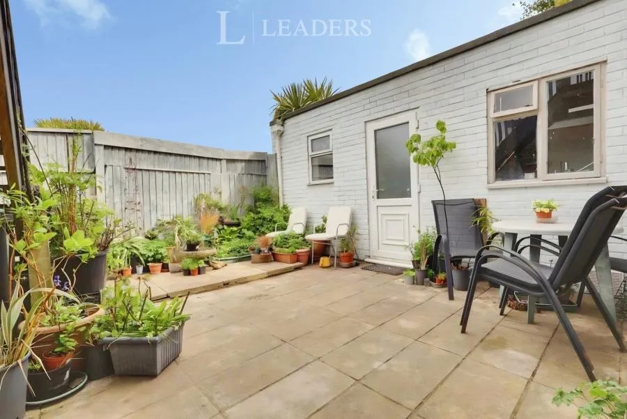 Sandy Beach Estate, Hayling Island, PO11, photo 6