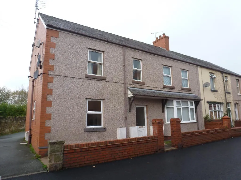 Hall Street, Rhosllanerchrugog, LL14, photo 2