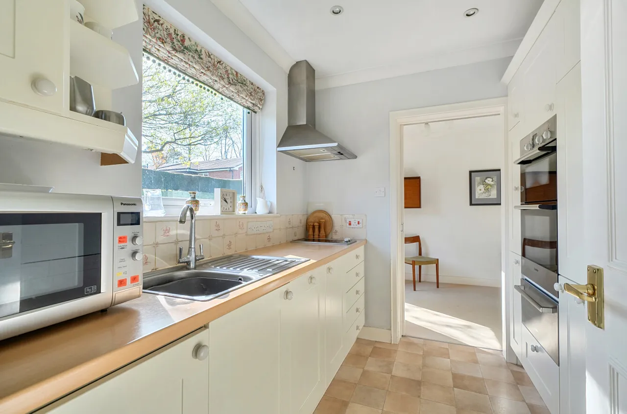 Bedfield Lane, Headbourne Worthy, SO23, photo 5