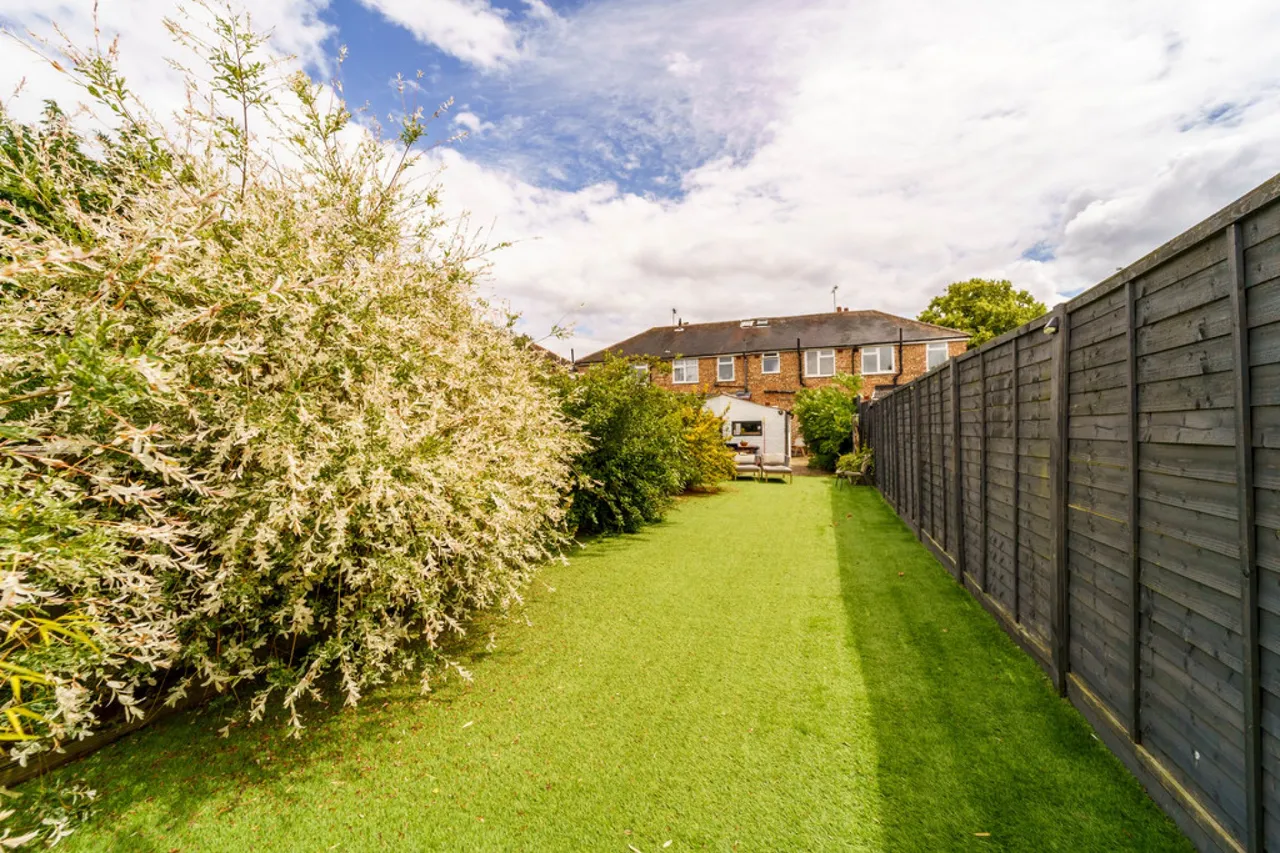 Fenton Avenue, Staines-upon-Thames, photo 11