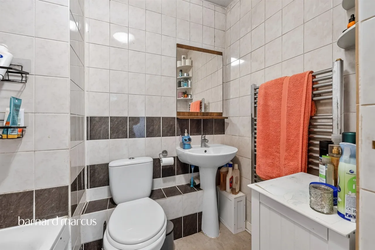 Mortlake Close, Croydon, photo 7