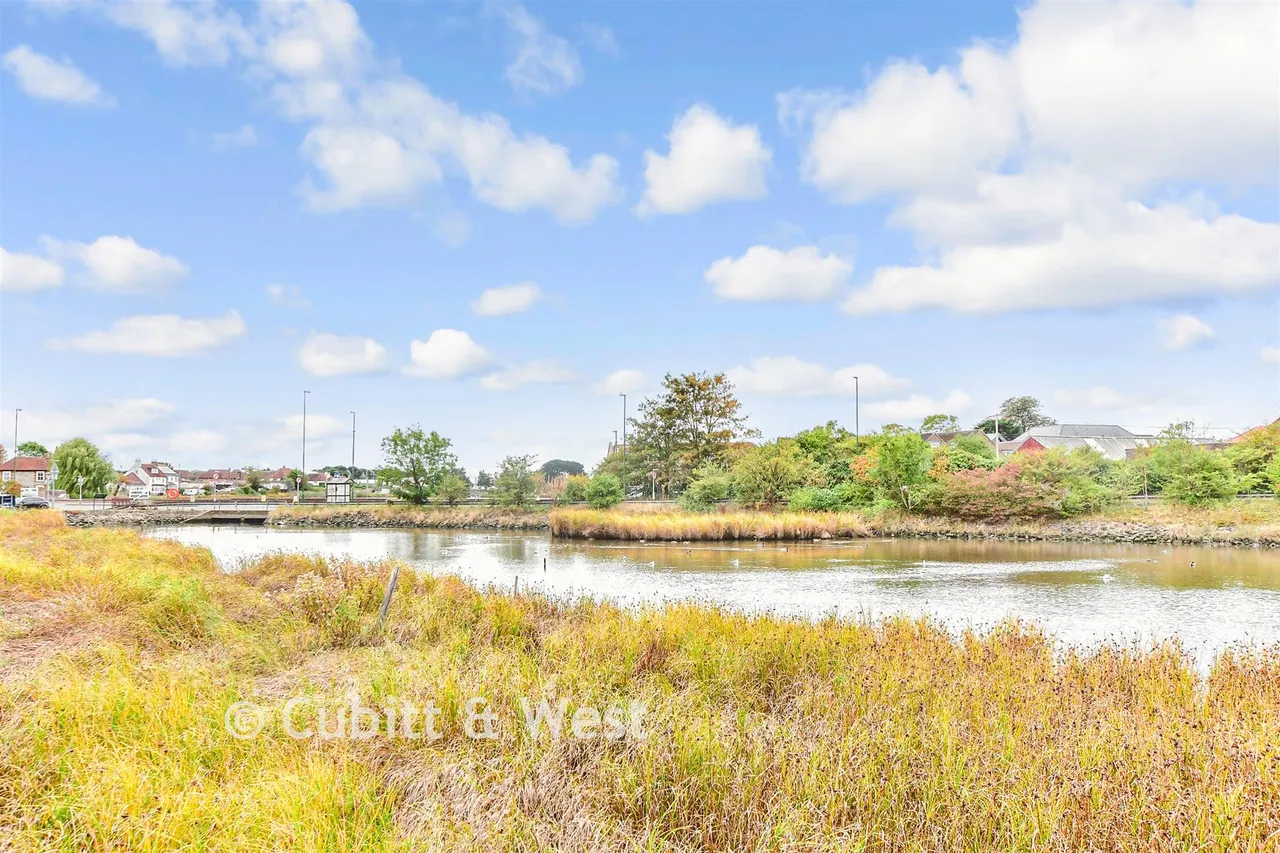 Lumley Road, Emsworth, PO10, photo 14
