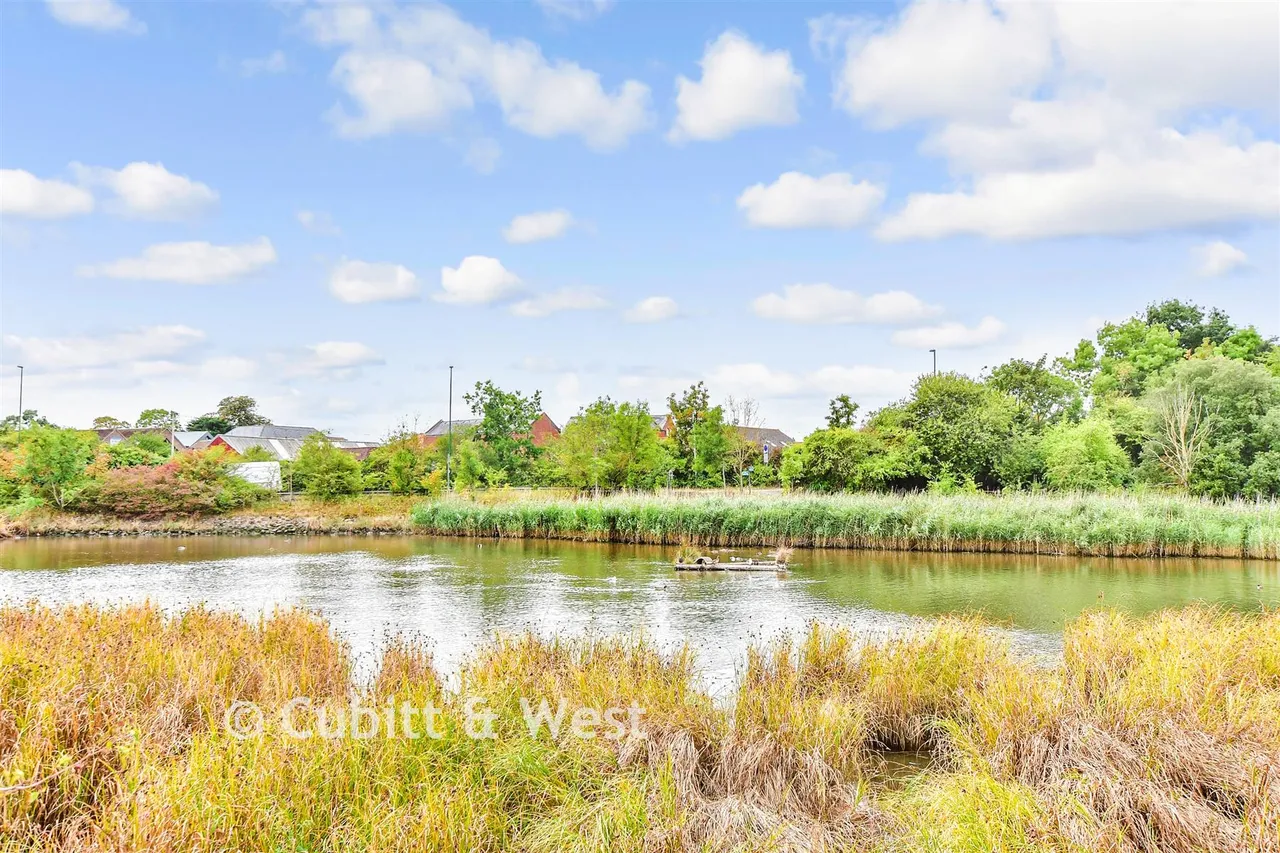 Lumley Road, Emsworth, PO10, photo 2