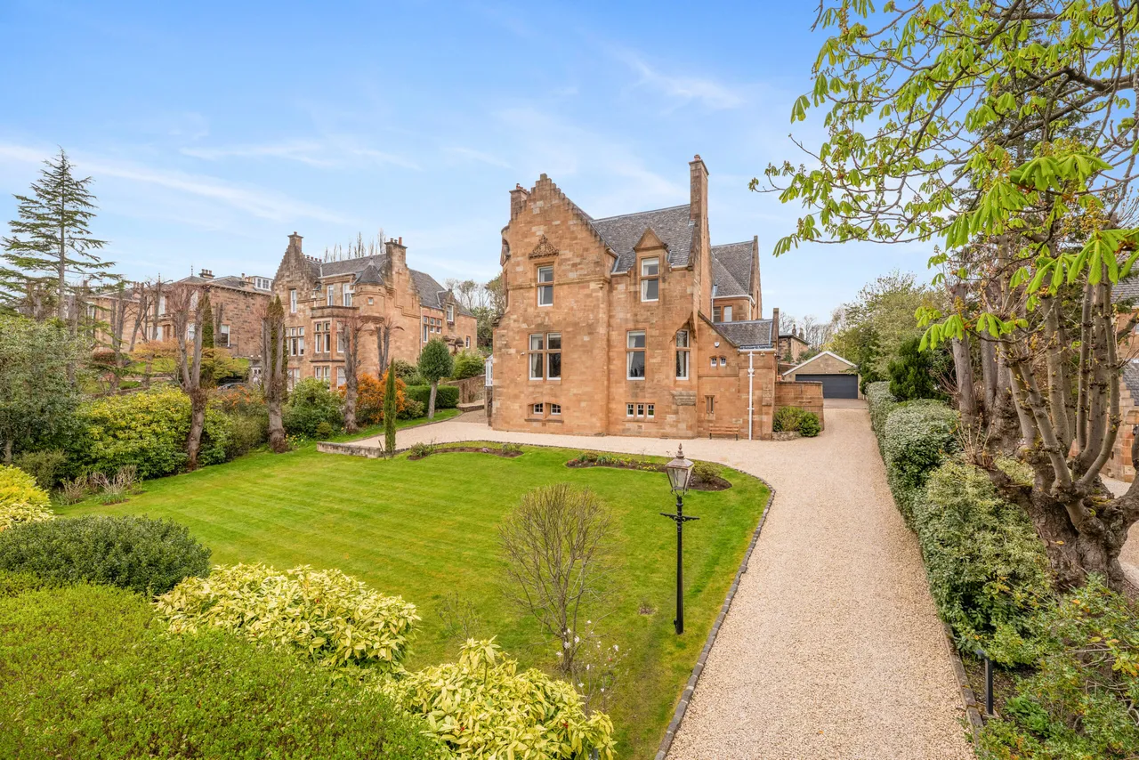 6 bed house for sale — Dykeneuk, 40 Dalziel Drive, Pollokshields, G41 4HY