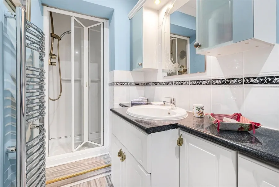 with 5 bedrooms in Saffron Walden, CB11, photo 10