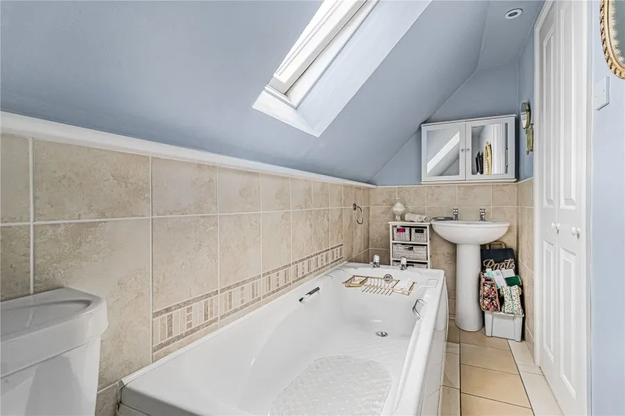 with 5 bedrooms in Saffron Walden, CB11, photo 15