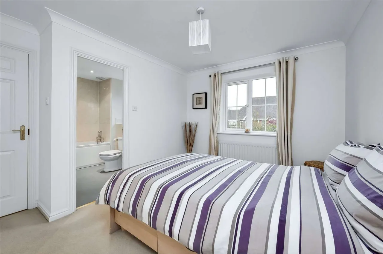 Lower Sand Hills, Long Ditton, Surbiton, Surrey, KT6 6RP, photo 10