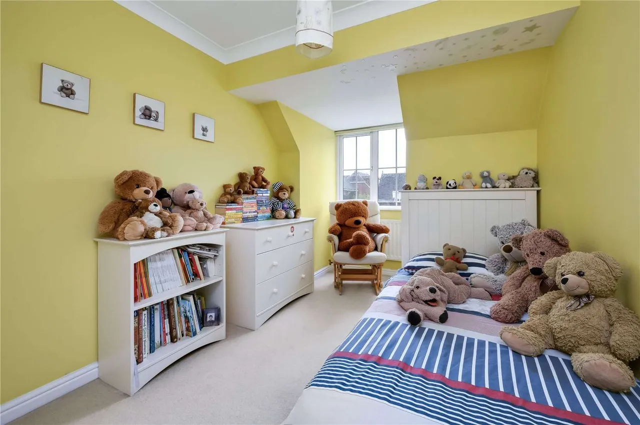 Lower Sand Hills, Long Ditton, Surbiton, Surrey, KT6 6RP, photo 12