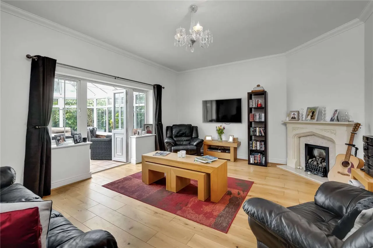 Lower Sand Hills, Long Ditton, Surbiton, Surrey, KT6 6RP, photo 2