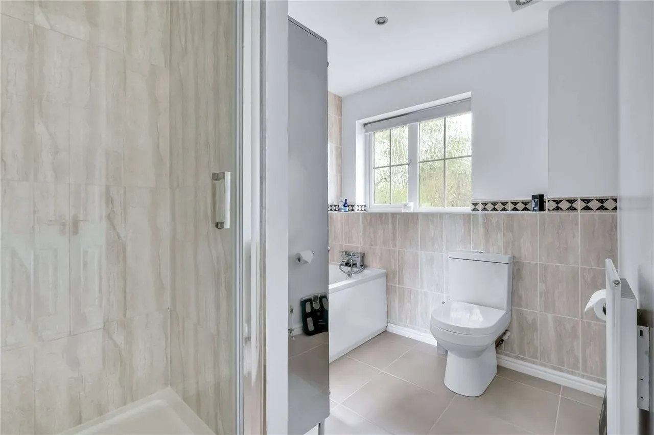 Lower Sand Hills, Long Ditton, Surbiton, Surrey, KT6 6RP, photo 9
