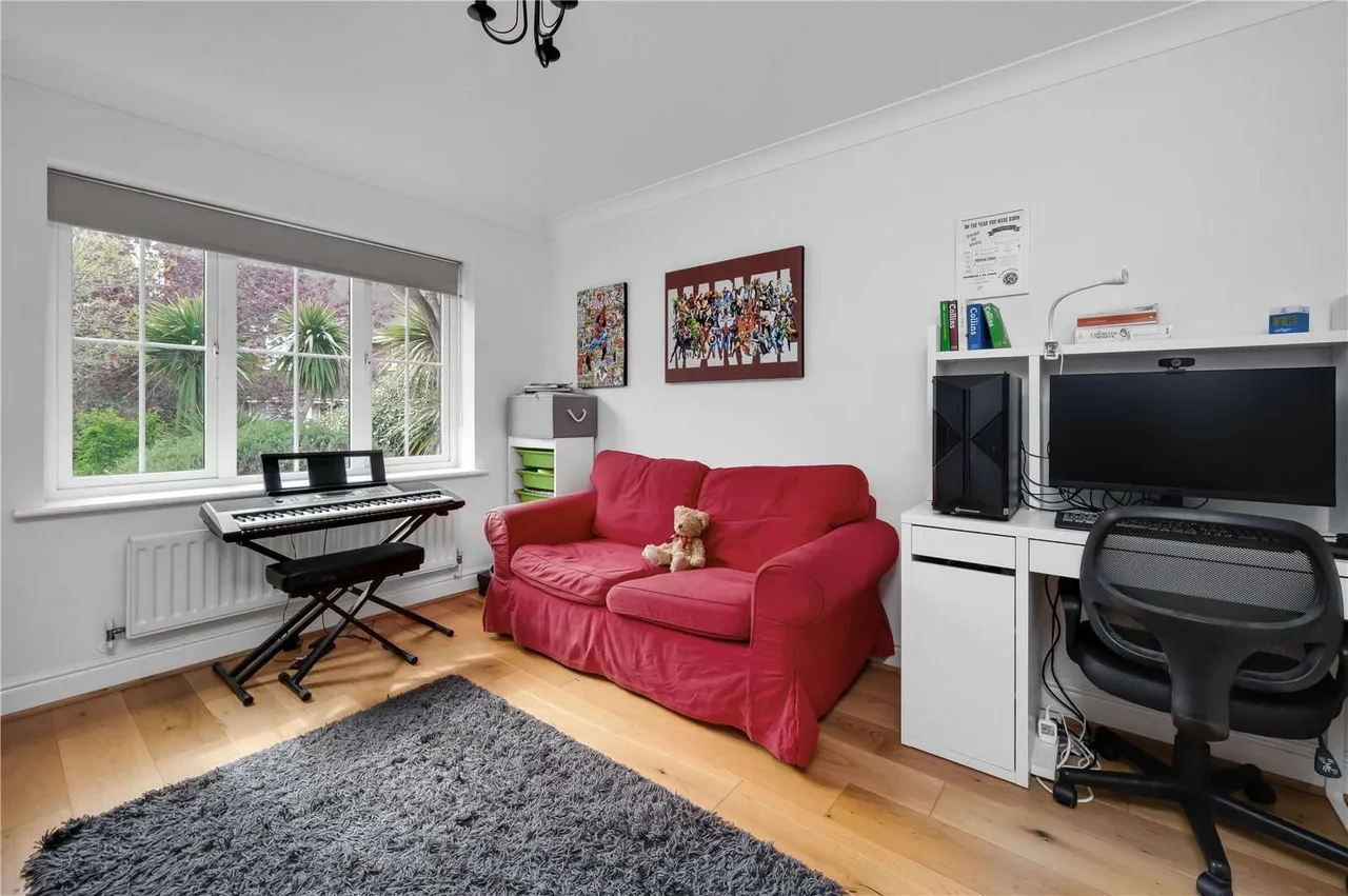 Lower Sand Hills, Long Ditton, Surbiton, Surrey, KT6 6RP, photo 6