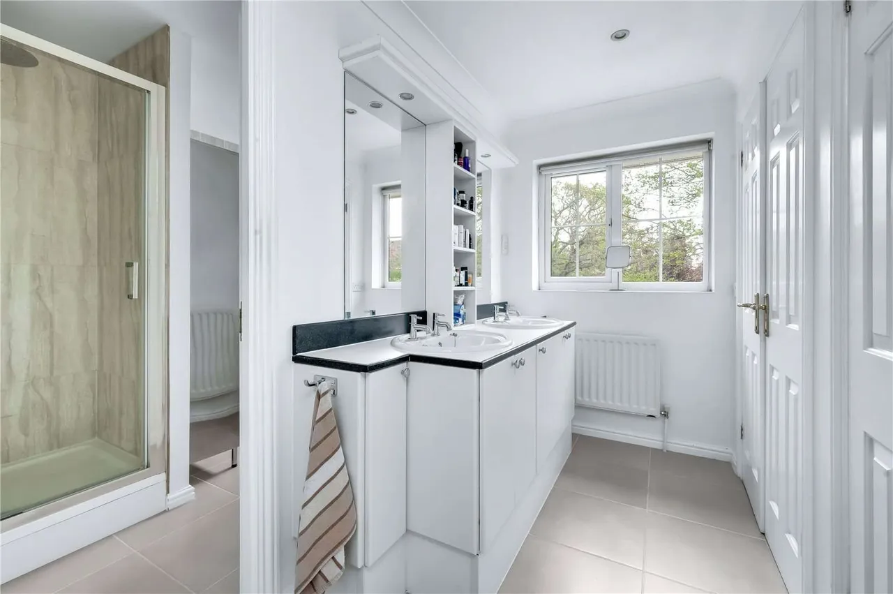 Lower Sand Hills, Long Ditton, Surbiton, Surrey, KT6 6RP, photo 8