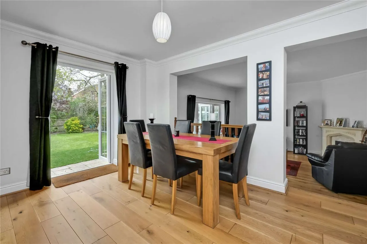 Lower Sand Hills, Long Ditton, Surbiton, Surrey, KT6 6RP, photo 3
