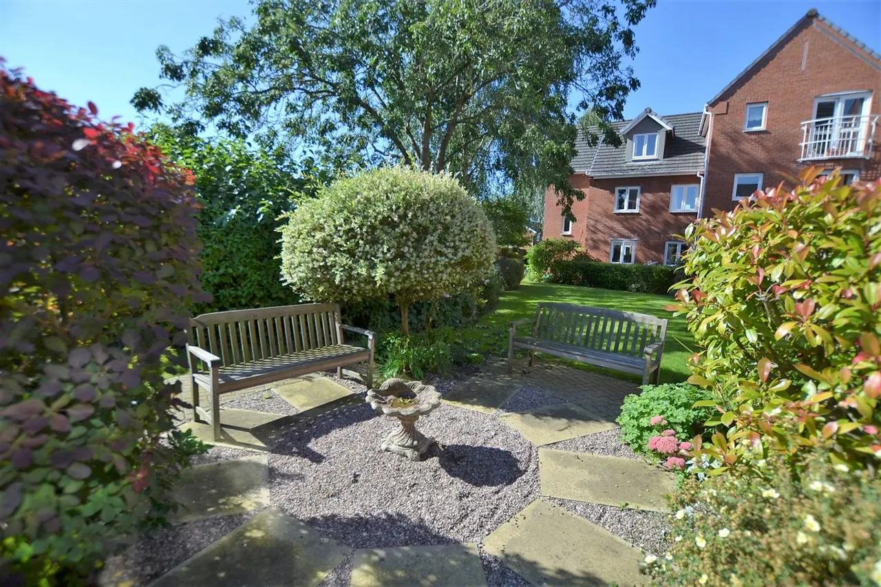 Lovell Court Parkway, Crewe, photo 4