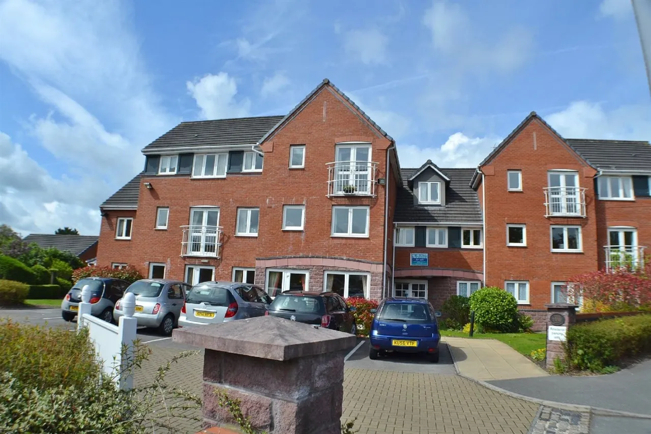 Lovell Court Parkway, Crewe, photo 2