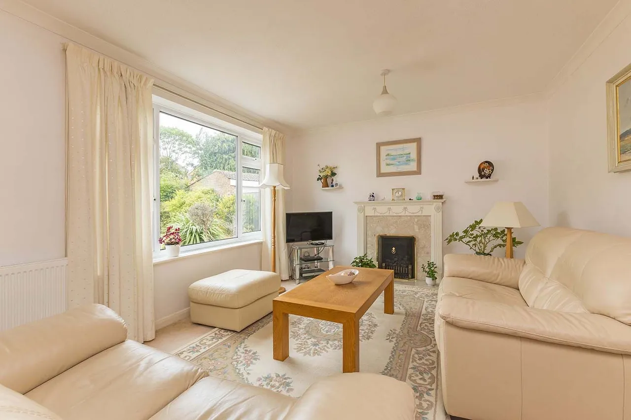 Hemsdale, Cranbrook Drive, Maidenhead, Berkshire SL6 6SL, photo 3