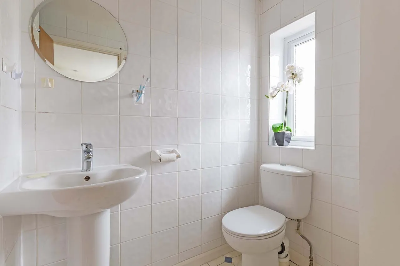 Hemsdale, Cranbrook Drive, Maidenhead, Berkshire SL6 6SL, photo 12