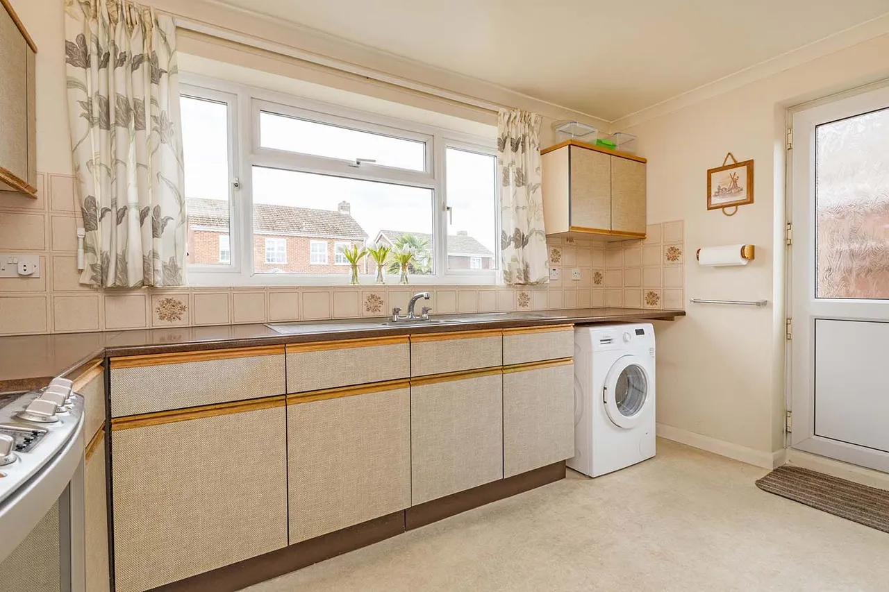 Hemsdale, Cranbrook Drive, Maidenhead, Berkshire SL6 6SL, photo 7