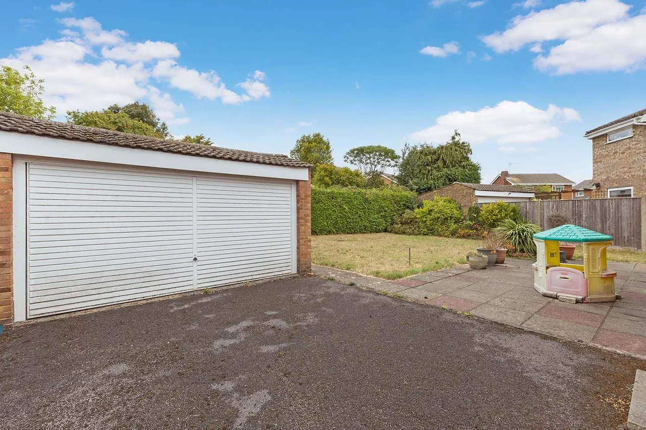 Hemsdale, Cranbrook Drive, Maidenhead, Berkshire SL6 6SL, photo 19