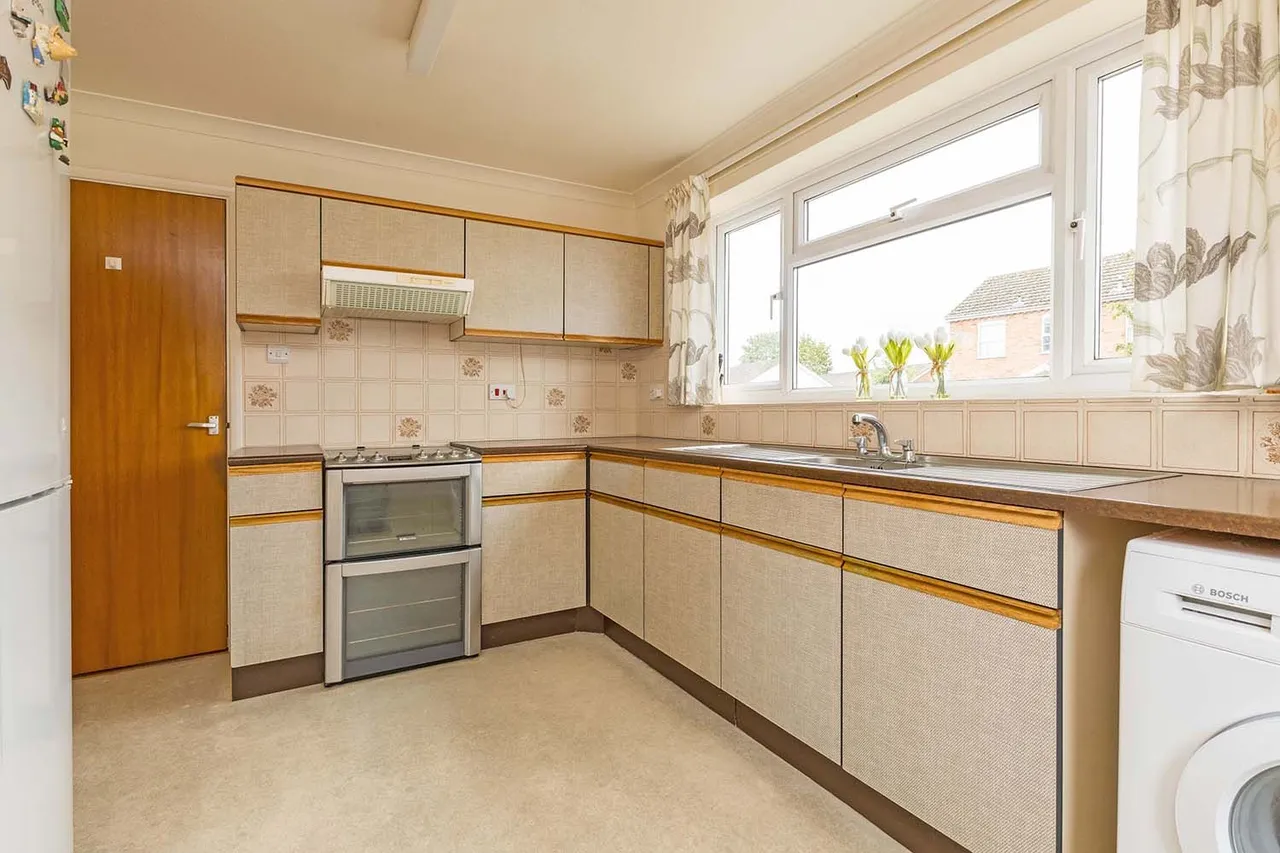 Hemsdale, Cranbrook Drive, Maidenhead, Berkshire SL6 6SL, photo 8