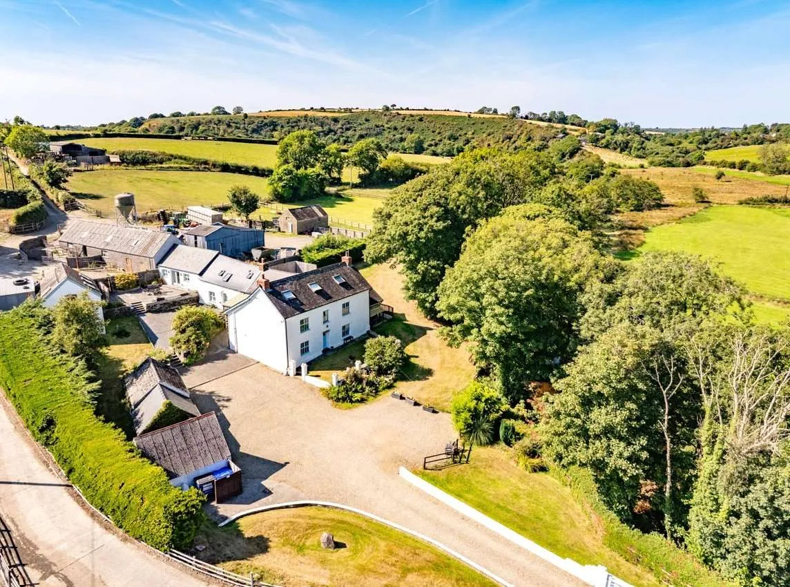 8 bed house for sale — Eglwyswrw, Near Newport, Pembrokeshire, SA41 3TD