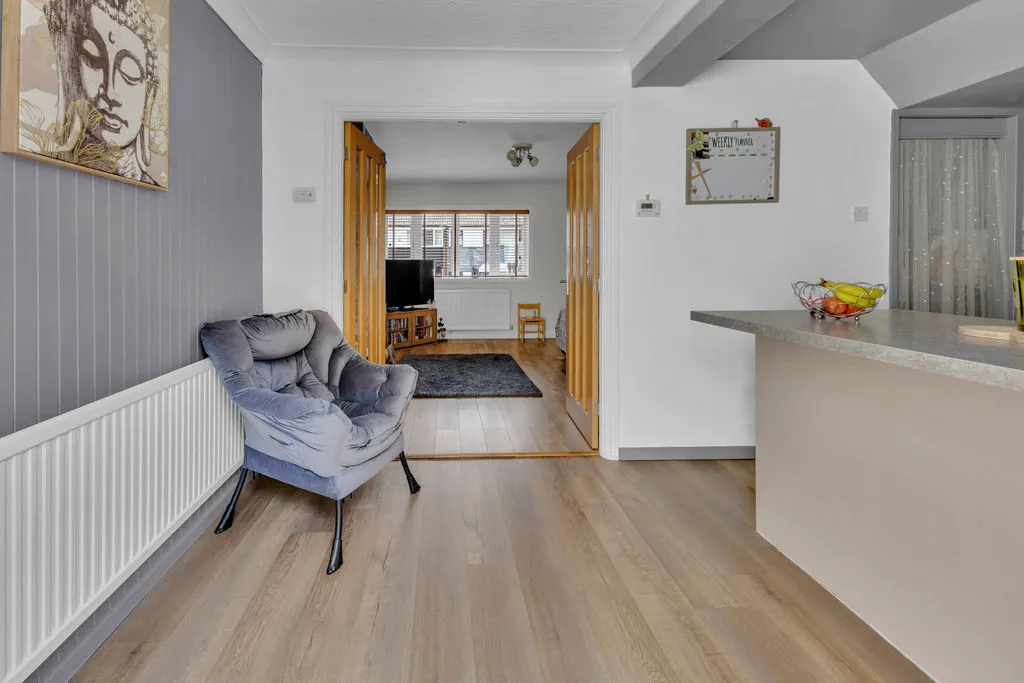 Turfland Avenue Royton, Oldham OL2 6EN, photo 5