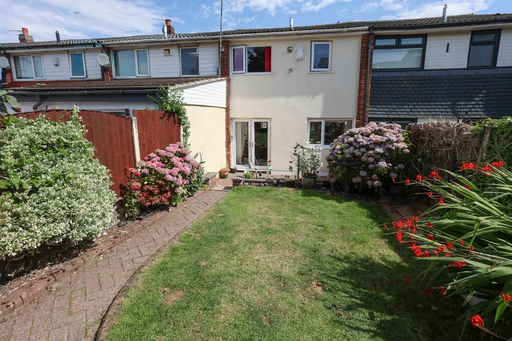 Turfland Avenue Royton, Oldham OL2 6EN, photo 13