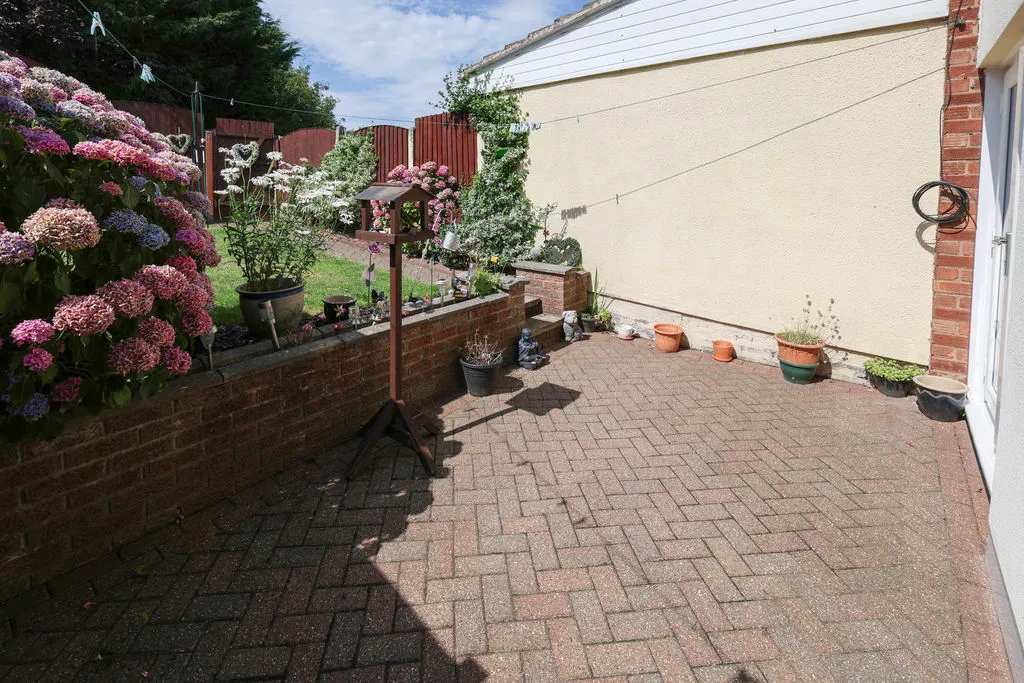 Turfland Avenue Royton, Oldham OL2 6EN, photo 14