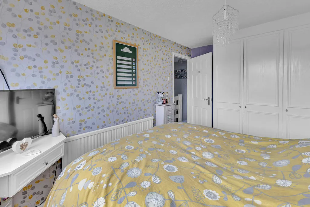 Turfland Avenue Royton, Oldham OL2 6EN, photo 8
