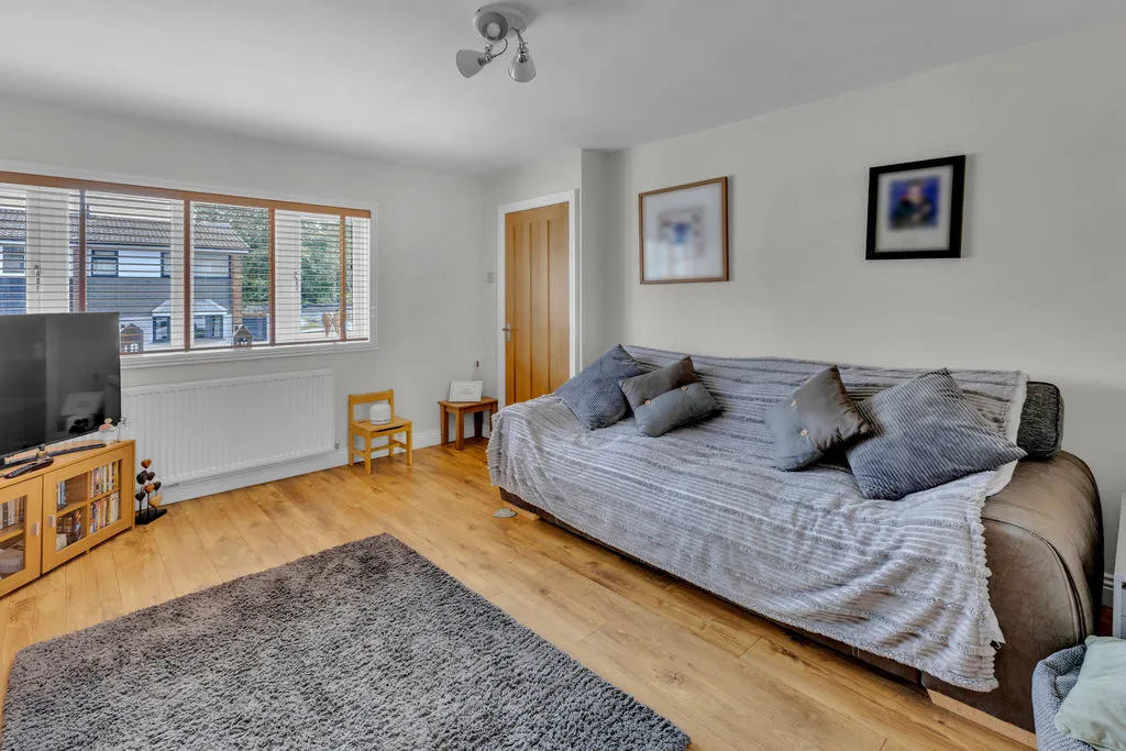 Turfland Avenue Royton, Oldham OL2 6EN, photo 6