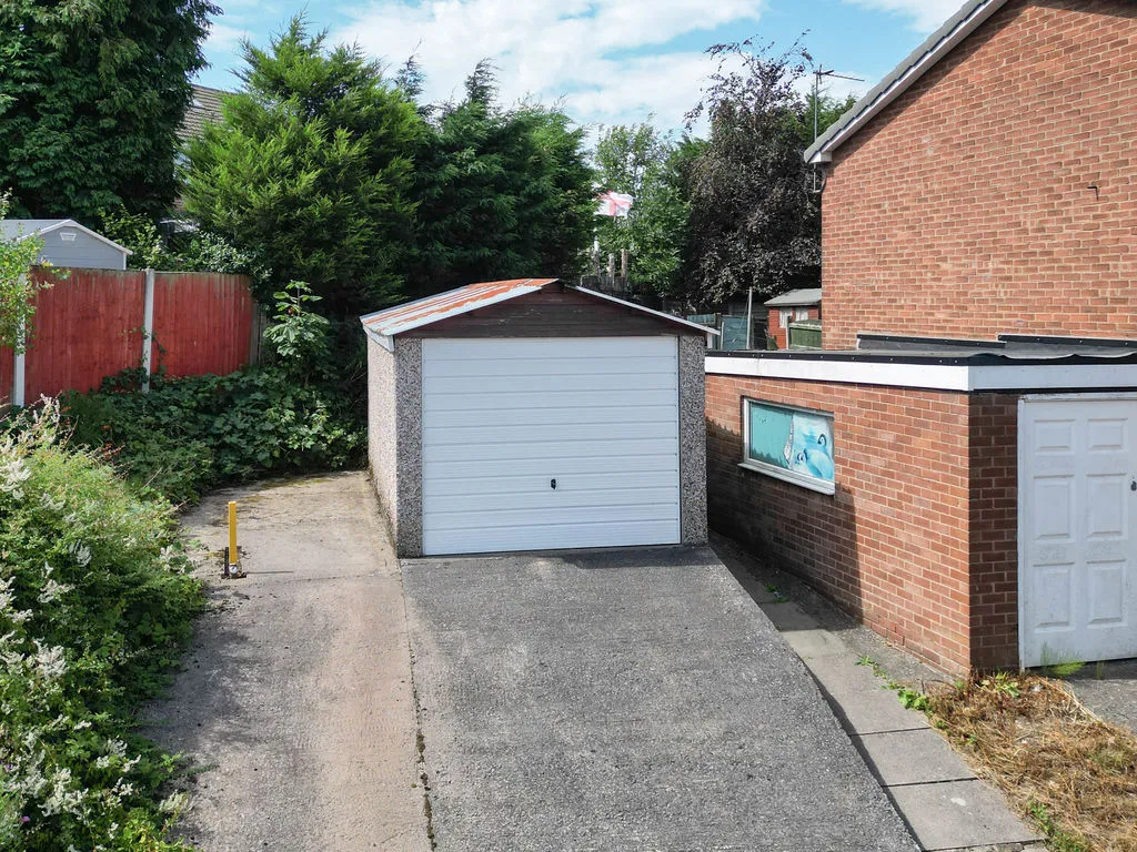 Turfland Avenue Royton, Oldham OL2 6EN, photo 15