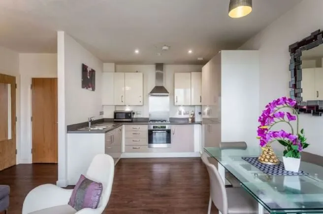 2 bed flat for sale, High Street, HA8