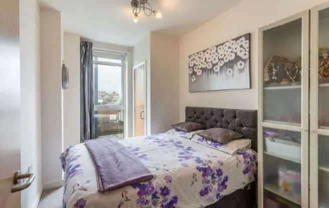 High Street, HA8, photo 8