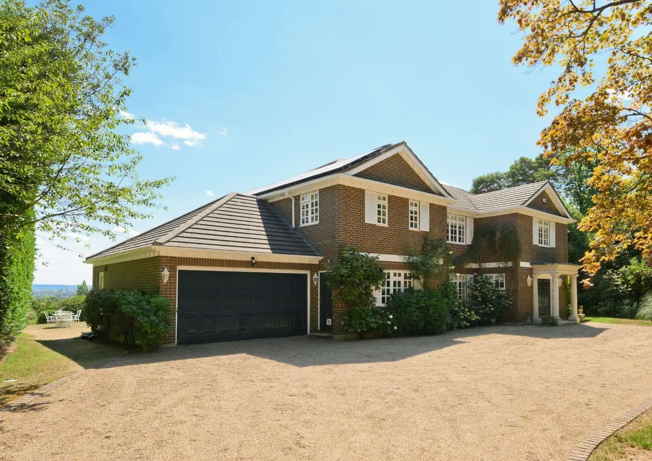 6 bed house to rent — Rodona Road, St George's Hill, Weybridge, Surrey, KT13 0NP