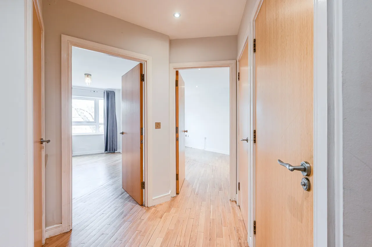 43 Catalpa Court, Hither Green Lane, London, photo 5
