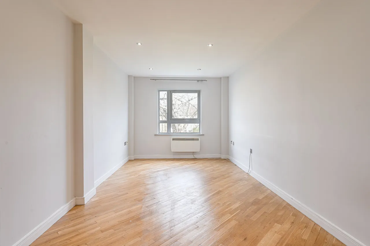 43 Catalpa Court, Hither Green Lane, London, photo 8