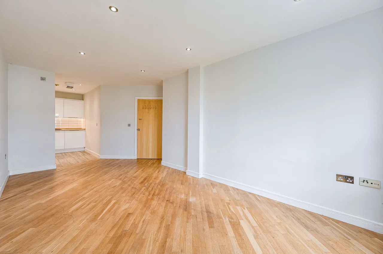43 Catalpa Court, Hither Green Lane, London, photo 9