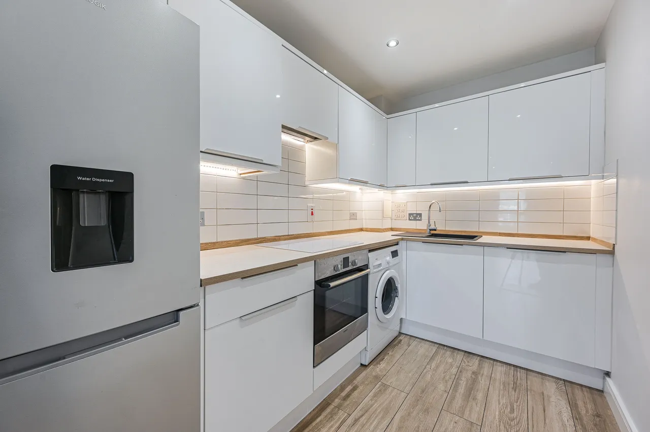 43 Catalpa Court, Hither Green Lane, London, photo 3