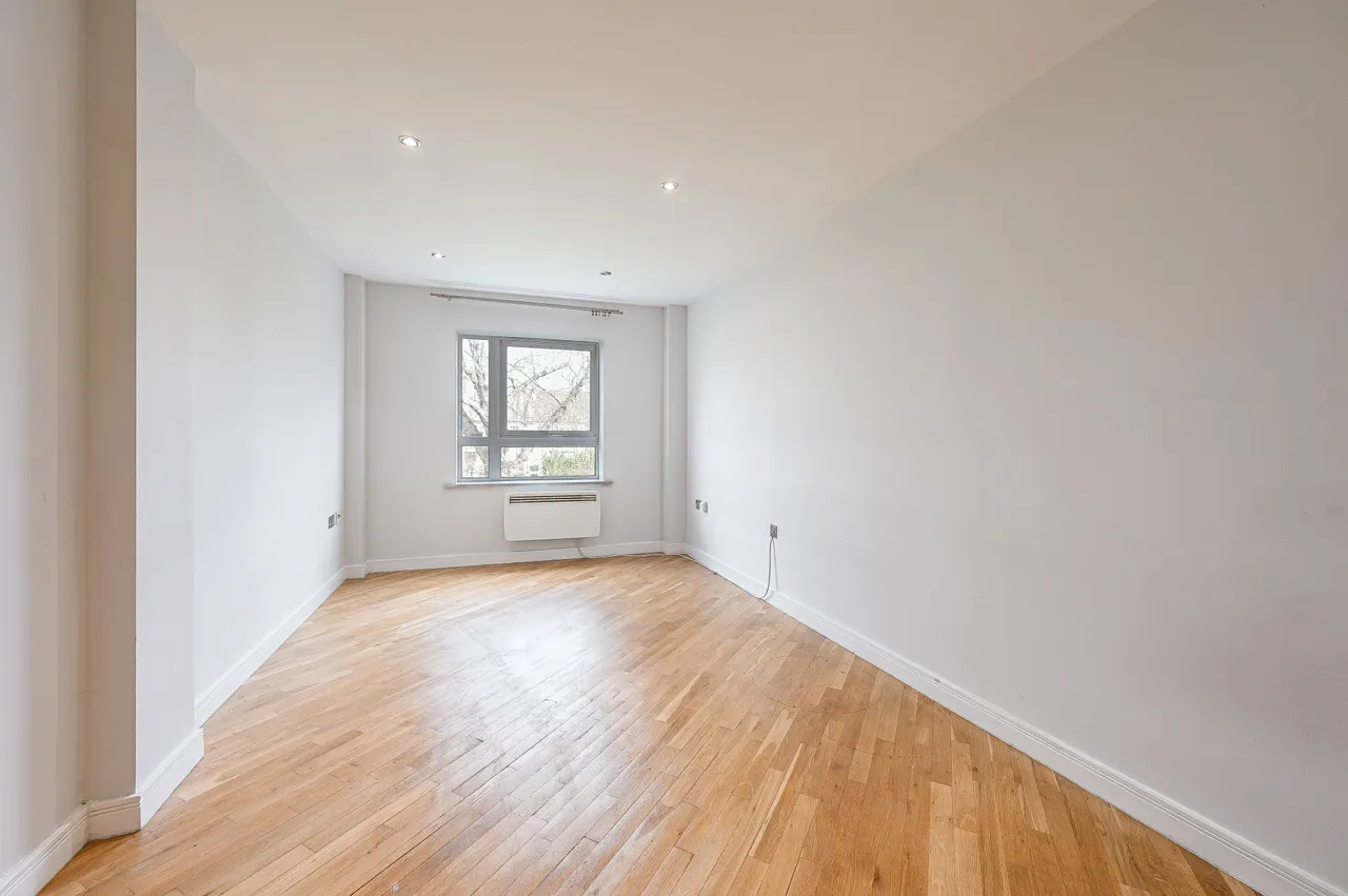 43 Catalpa Court, Hither Green Lane, London, photo 4