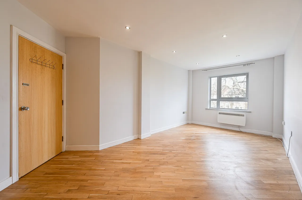 43 Catalpa Court, Hither Green Lane, London, photo 6