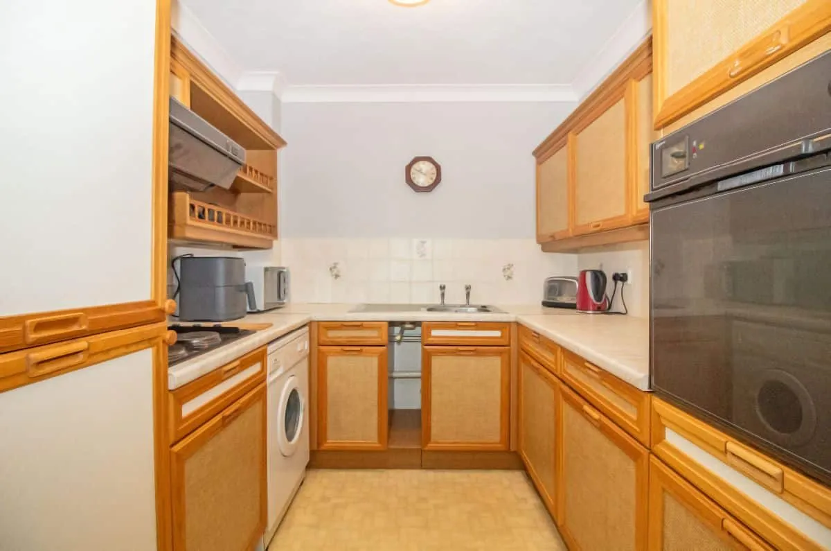 Havant Road, Horndean, Waterlooville, PO8 0XA, photo 2